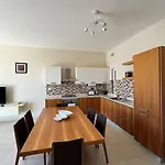 Apartment Magic With Views 2 Minutes From Sea