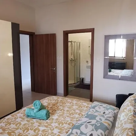 Magic With Views 2 Minutes From Sea דירה